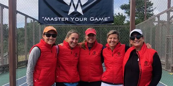 Full session group on courts