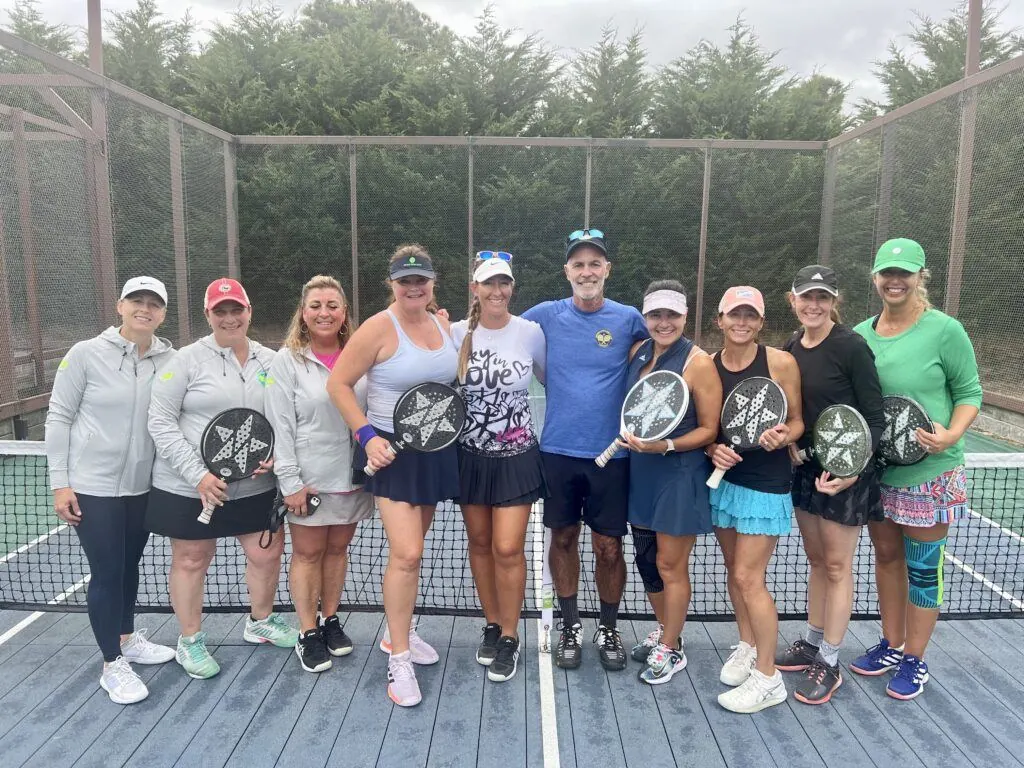Session group at the net with paddles